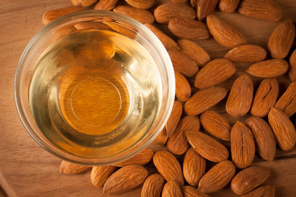 5 benefits of sweet almond oil for the skin